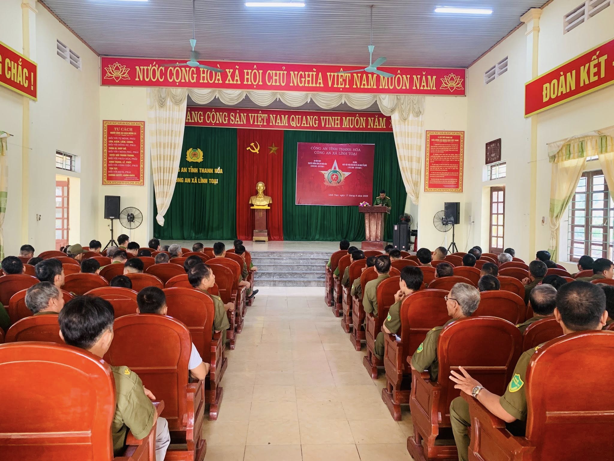 CÔNG AN XÃ LĨNH TOẠI TỔ CHỨC HỘI NGHỊ GIAO BAN THÁNG 9 