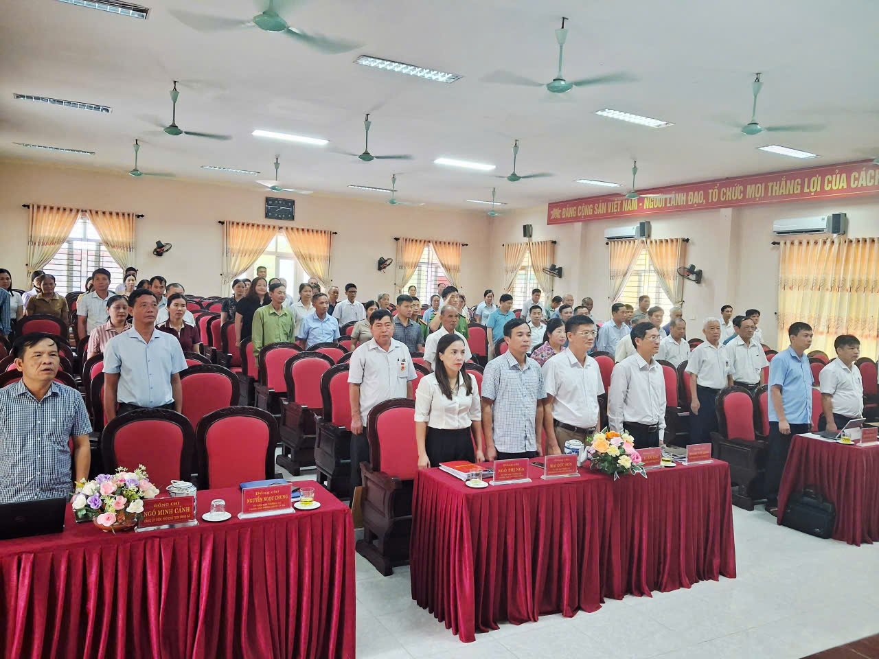 D:\1. TỔNG HỢP\Desktop\ảnh\z7087672070841_fb926a9bb1ed4ebbab36042169b1c40b.jpg