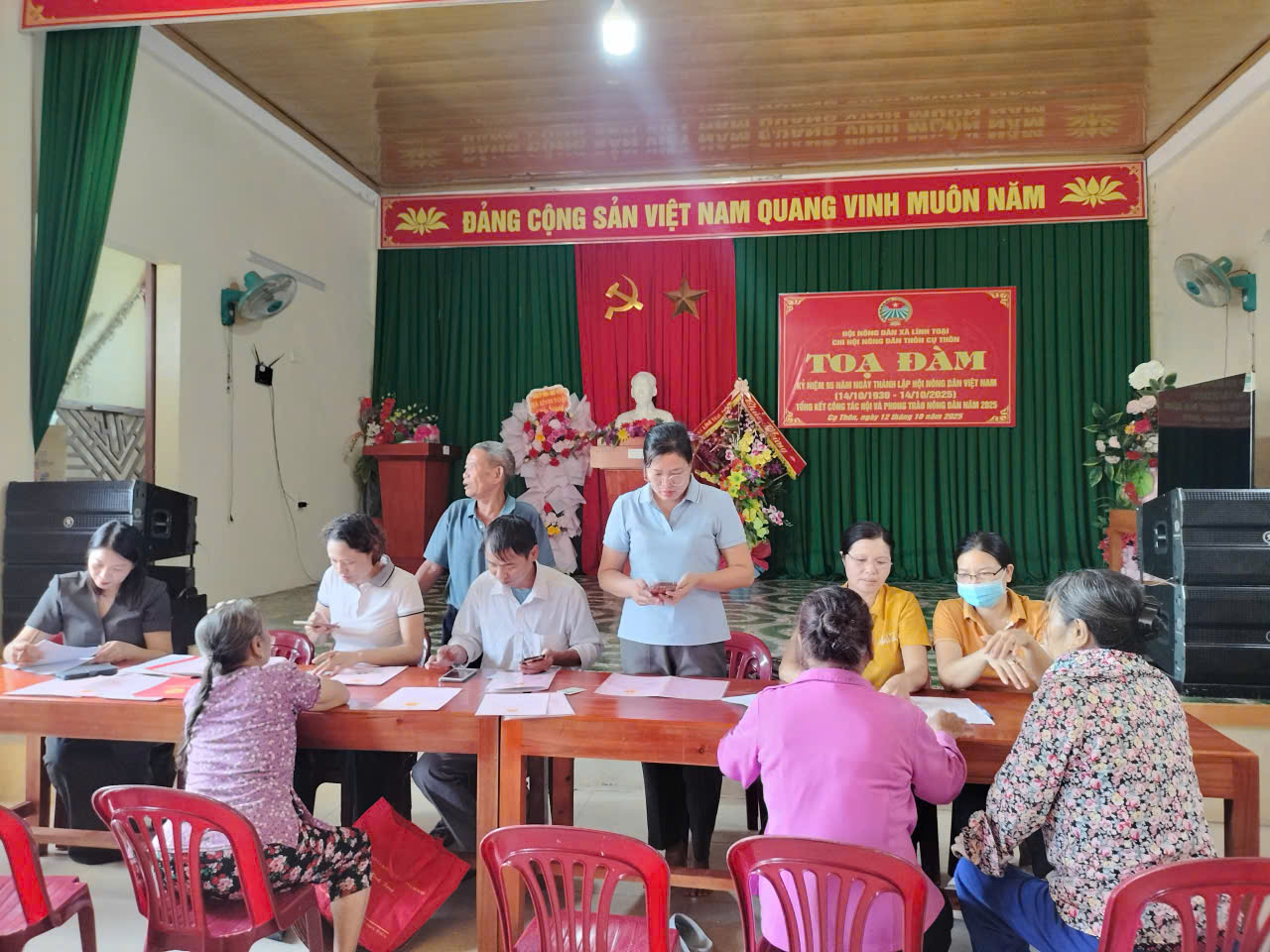 D:\1. TỔNG HỢP\Desktop\ảnh\z7107715763003_c4875b7b2746c1576664d3e88f335a7d.jpg