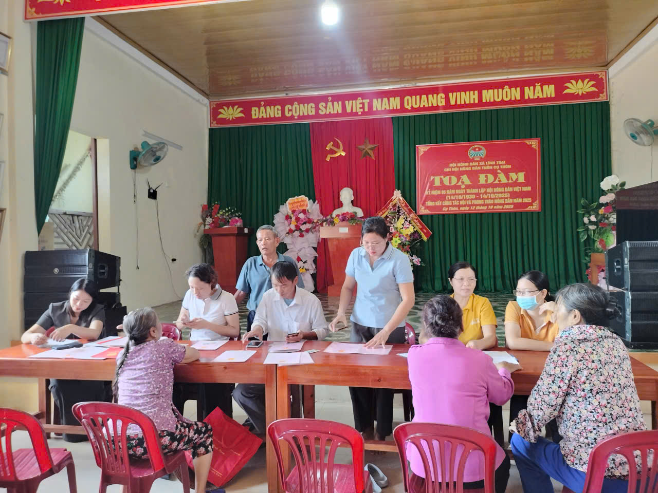 D:\1. TỔNG HỢP\Desktop\ảnh\z7107715763964_f2d7a5d9559c94f13f2ade0b542a31c1.jpg