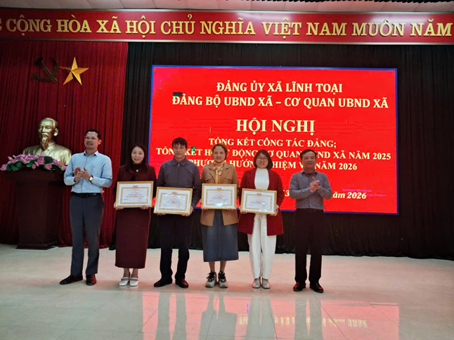 ĐẢNG BỘ UBND XÃ, CƠ QUAN UBND XÃ LĨNH TOẠI TỔNG KẾT CÔNG TÁC NĂM 2025, TRIỂN KHAI PHƯƠNG HƯỚNG NHIỆM VỤ NĂM 2026