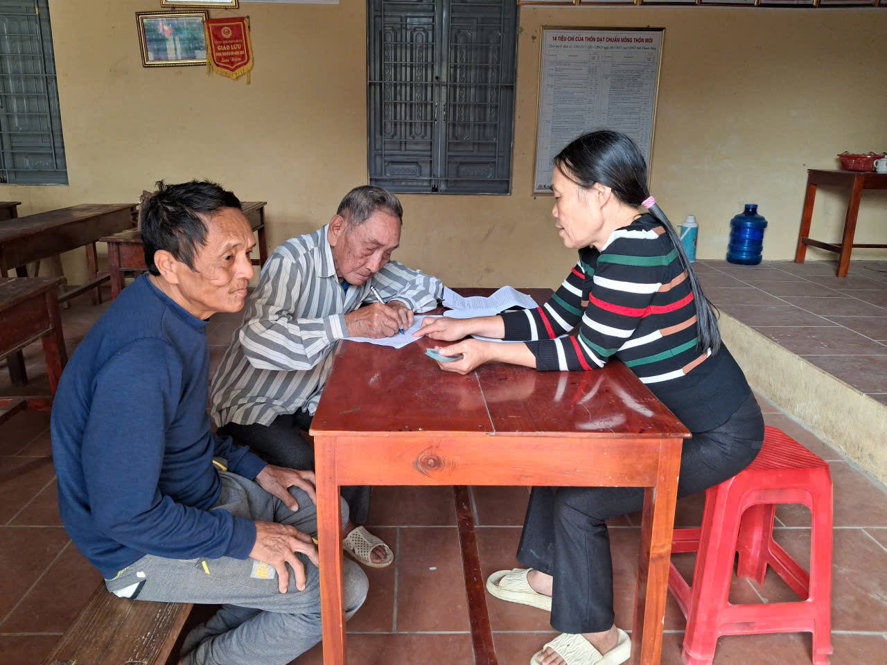 Description: D:\1. TỔNG HỢP\Desktop\z7432228458763_405608b36816cddcd58f6bab37a95606.jpg