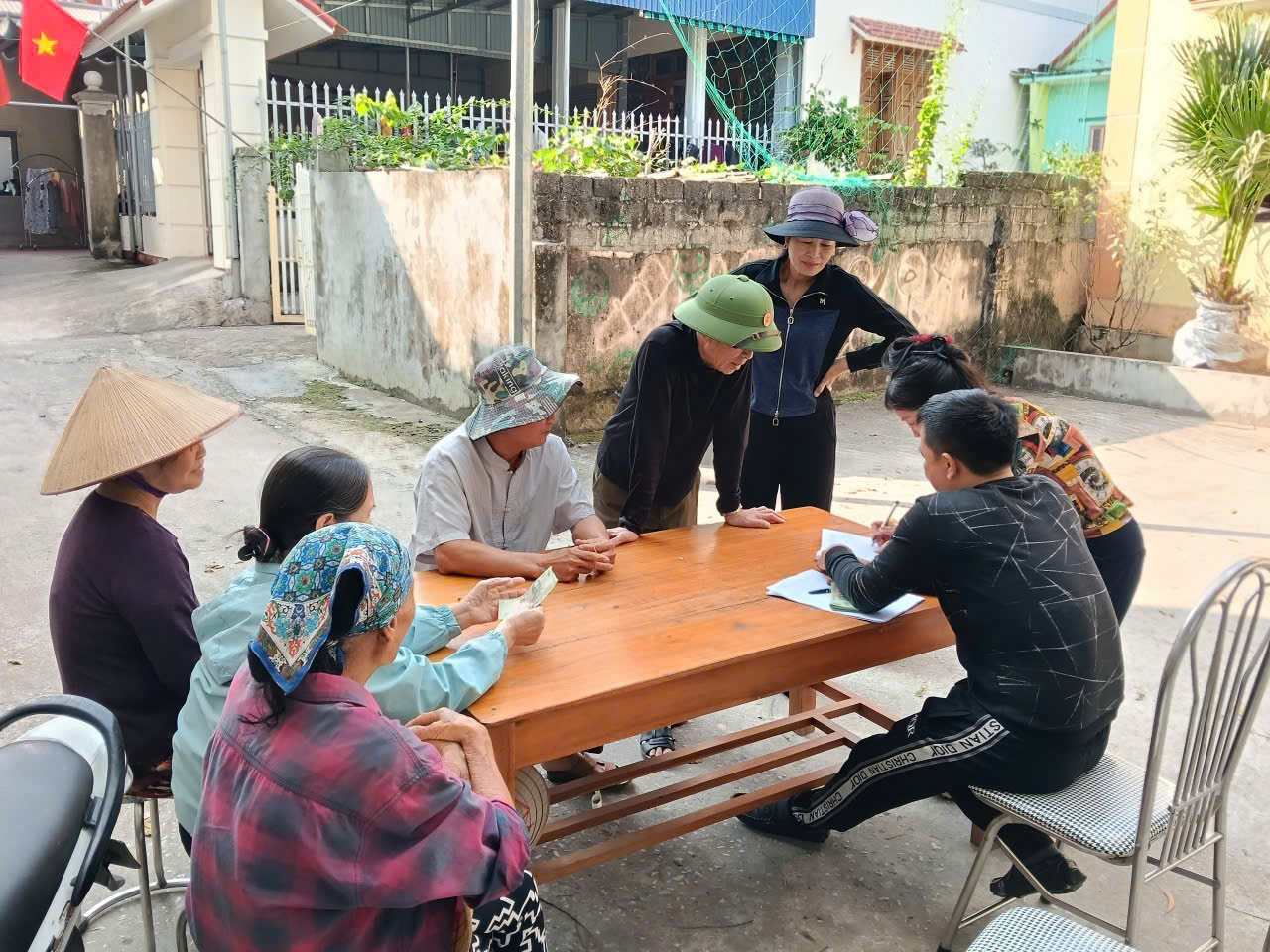 Description: D:\1. TỔNG HỢP\Desktop\z7432228471022_740071839825be764cab1995ac7a8bfb.jpg