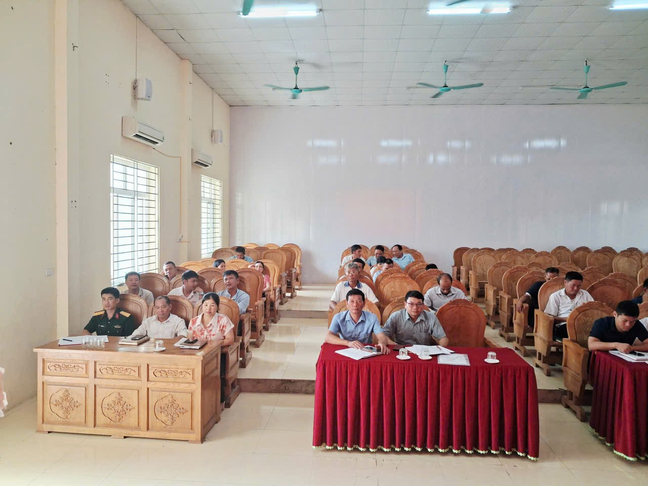 UBND XÃ LĨNH TOẠI TRIỂN KHAI CÁC BIỆN PHÁP PHÒNG, CHỐNG DỊCH CÚM GIA CẦM A/H5N1 TRÊN ĐỊA BÀN