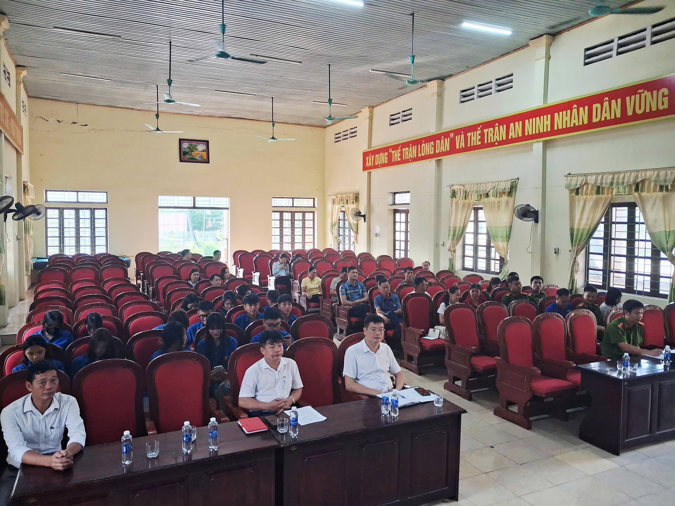 Xã Lĩnh Toại tổ chức lễ phát động ra quân tháng cao điểm thực hiện phong trào “Bình dân học vụ số” và Ngày Chuyển đổi số quốc gia năm 2025