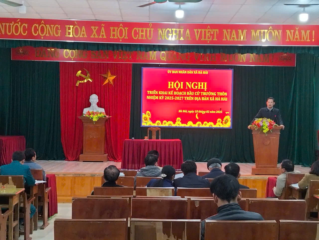 HN bầu truong thon.jpg