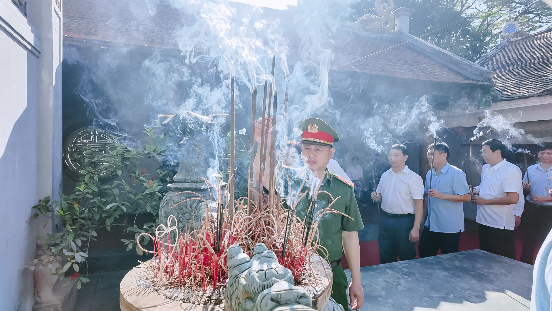 Anh-tin-bai