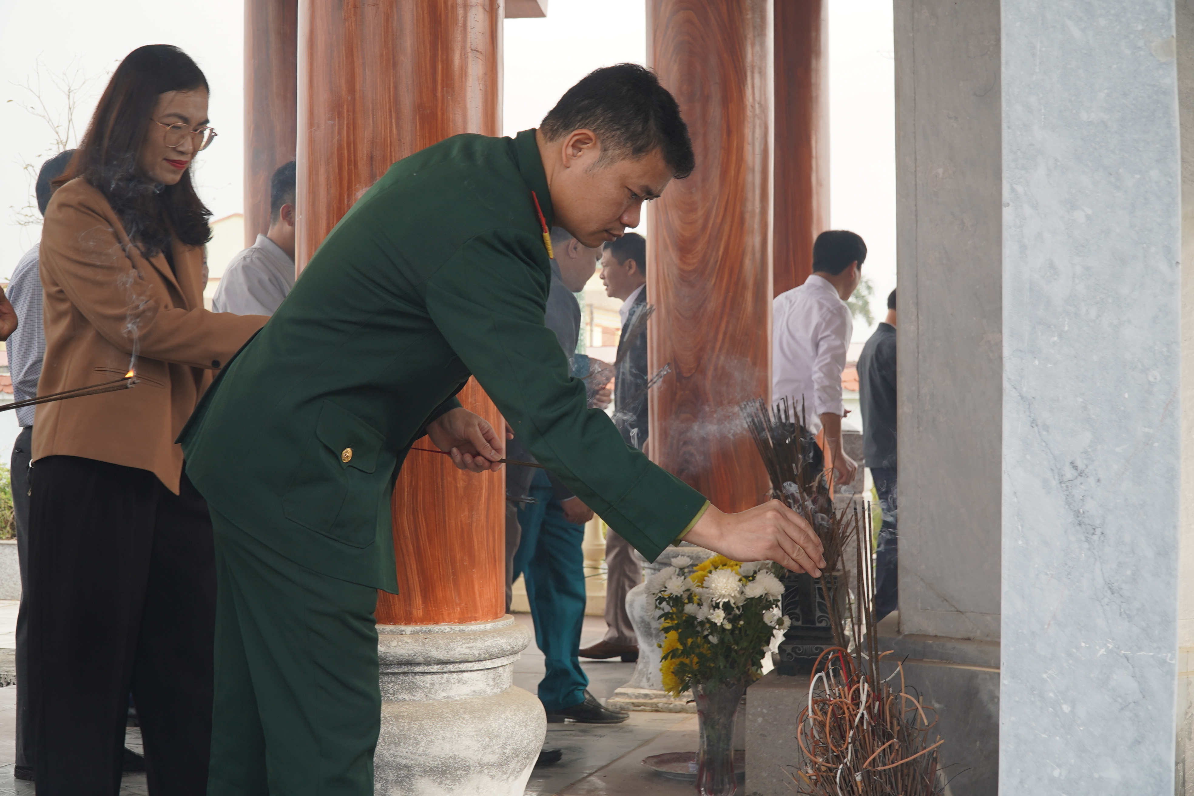 Anh-tin-bai