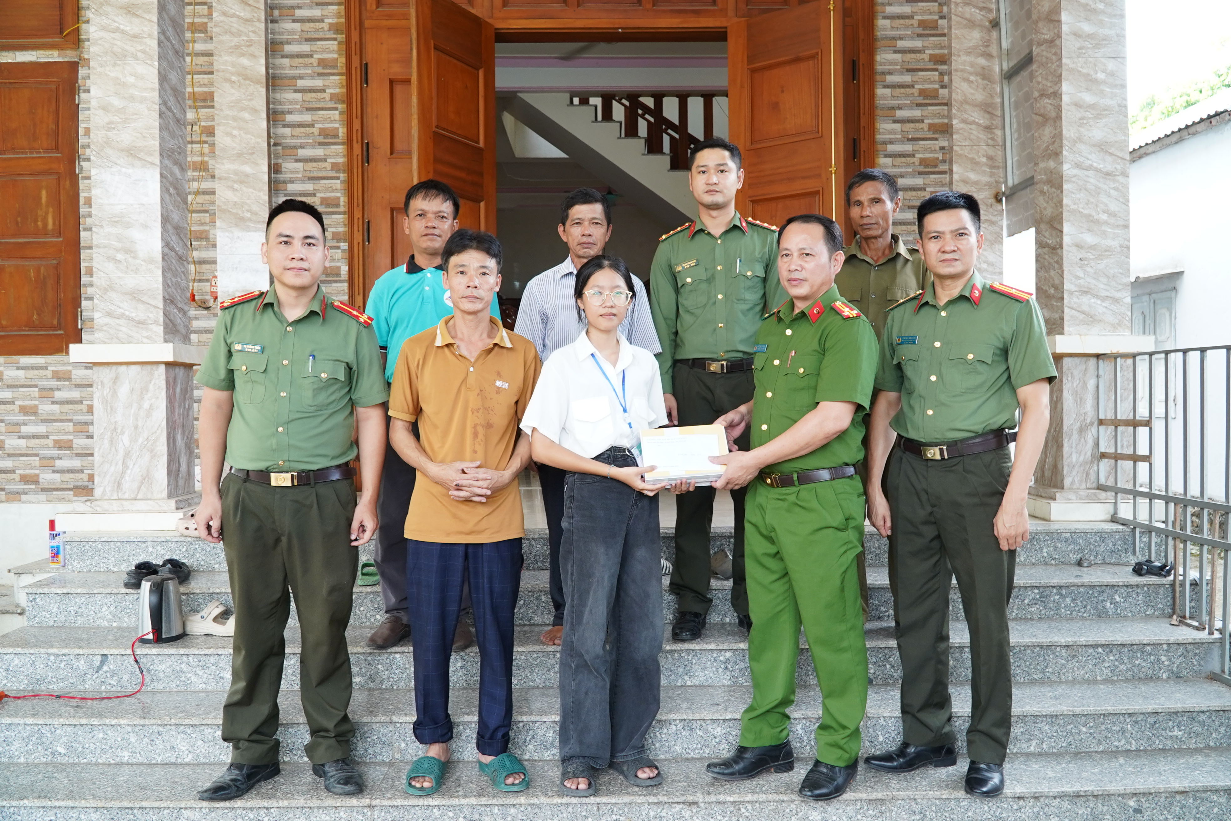 Anh-tin-bai