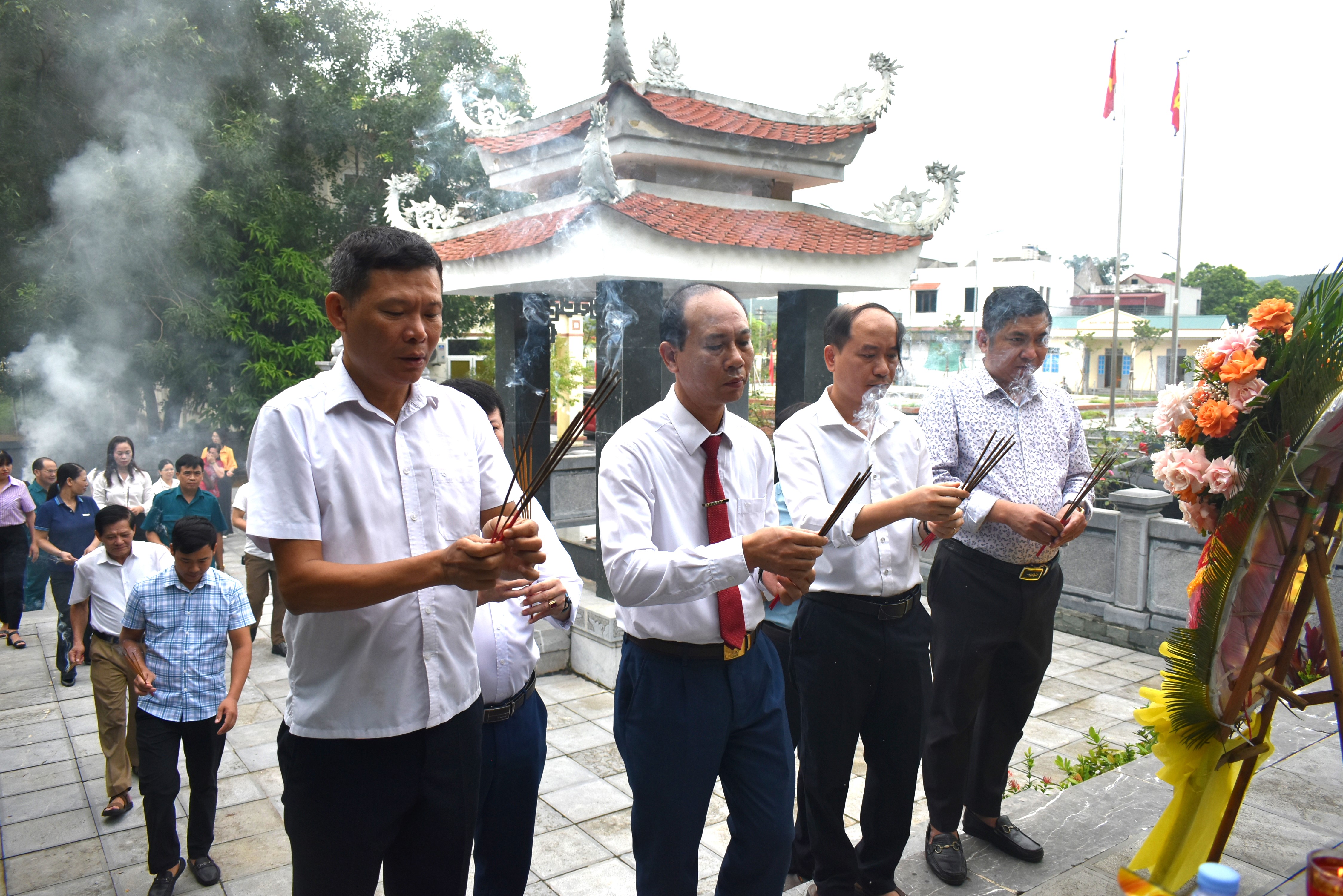 Anh-tin-bai
