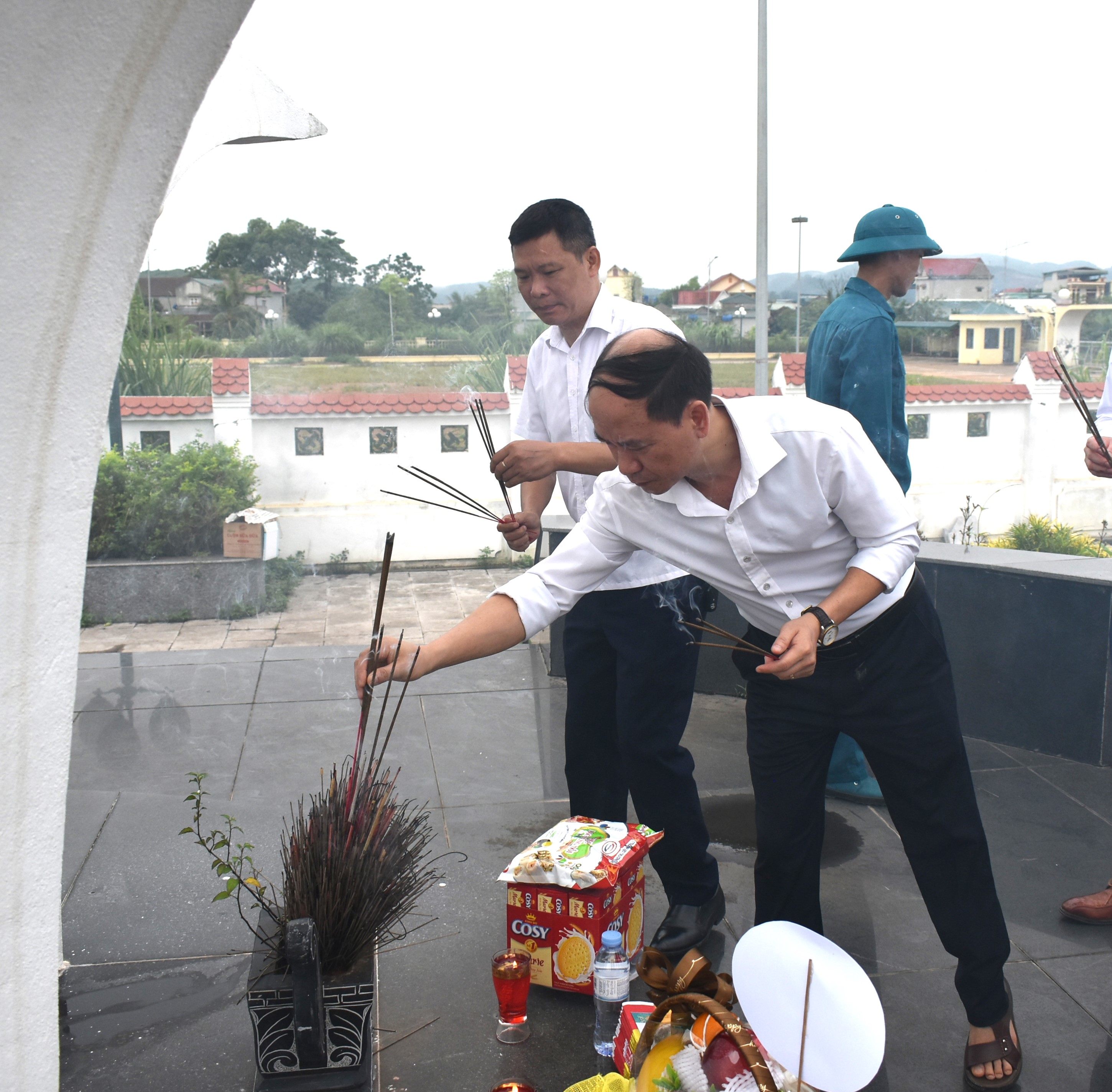 Anh-tin-bai