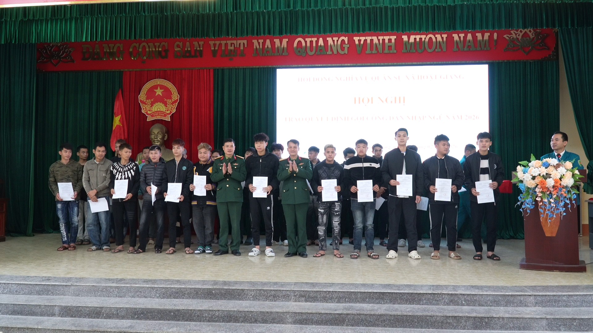 Xã Hoạt Giang tổ chức phát lệnh gọi công dân nhập ngũ năm 2026