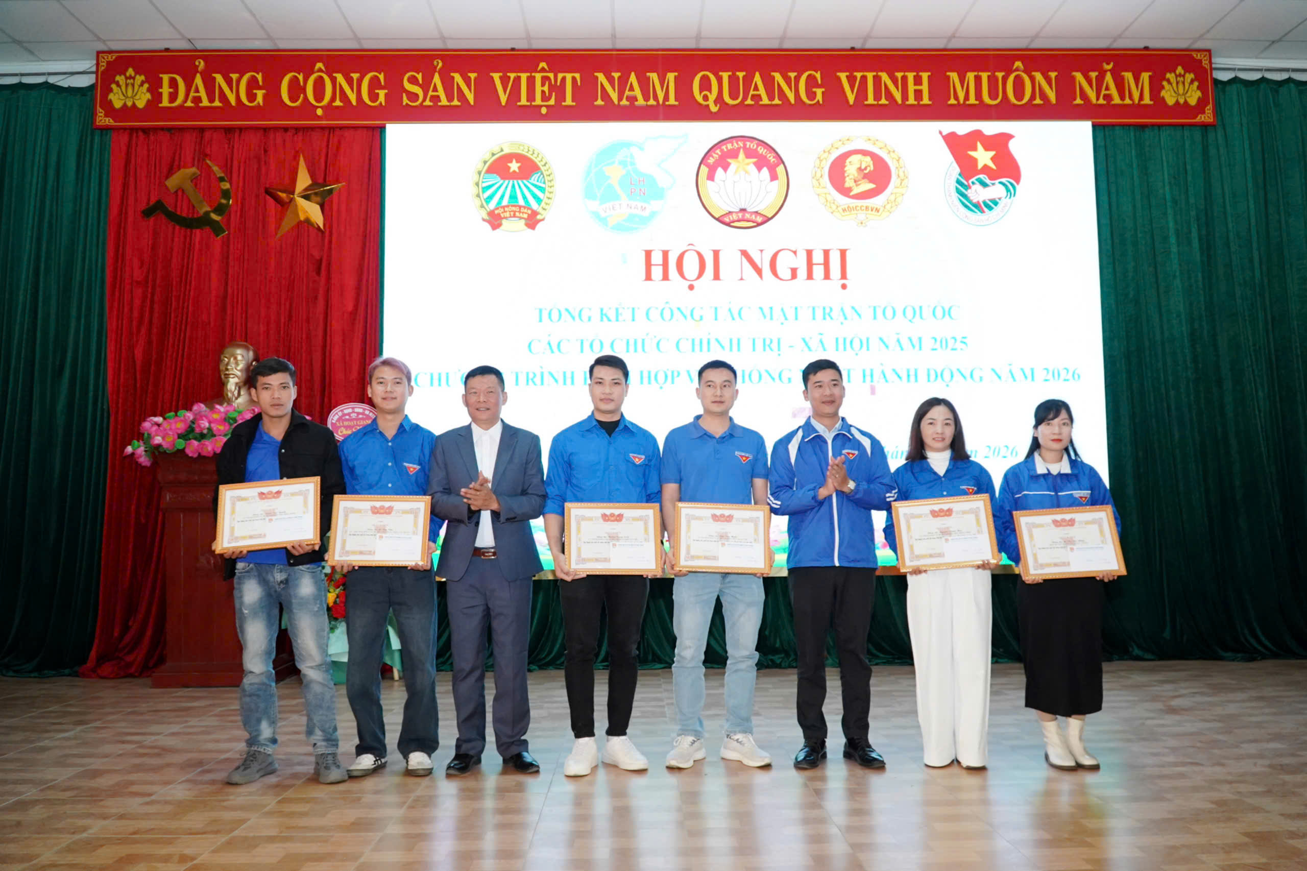 Anh-tin-bai