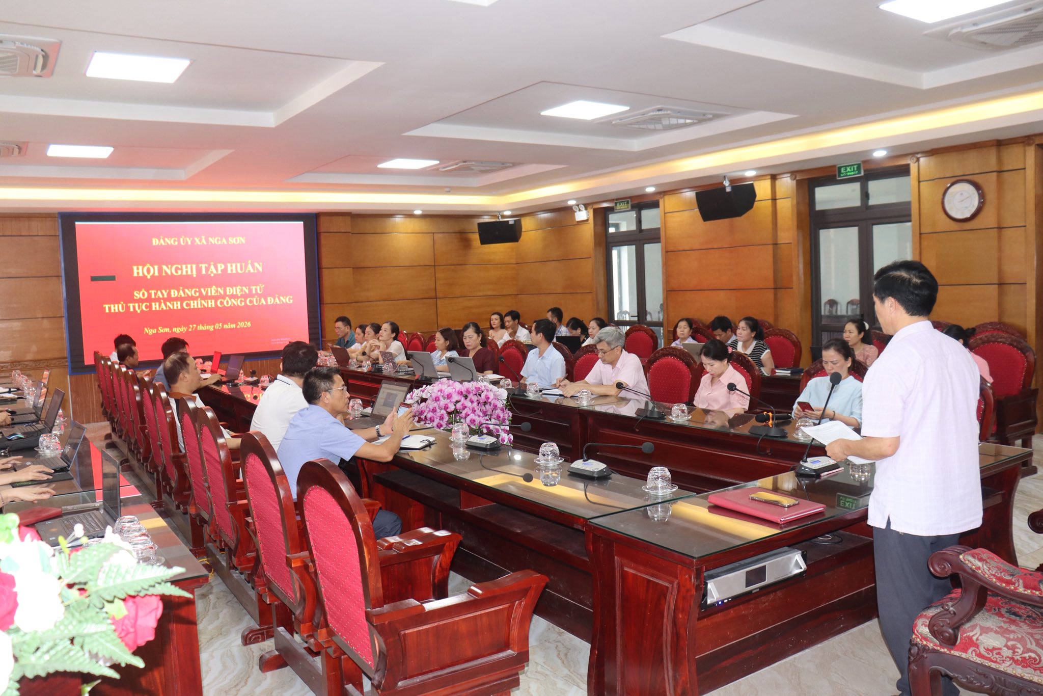 TẬP HUẤN NGHIỆP VỤ “SỔ TAY ĐẢNG VIÊN ĐIỆN TỬ” VÀ THỦ TỤC HÀNH CHÍNH ĐẢNG TRÊN MÔI TRƯỜNG ĐIỆN TỬ
