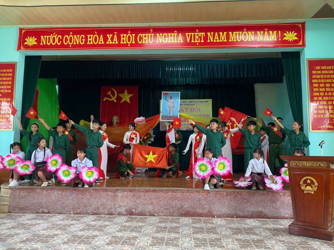 Anh-tin-bai