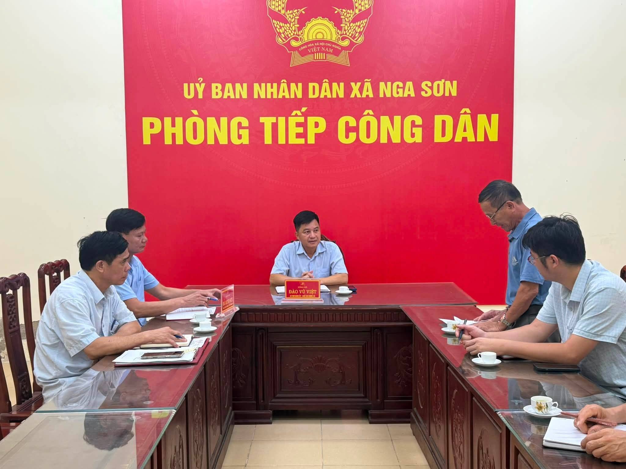 ĐỒNG CHÍ ĐÀO VŨ VIỆT – BÍ THƯ ĐẢNG ỦY, CHỦ TỊCH HĐND XÃ TIẾP CÔNG DÂN ĐỊNH KỲ