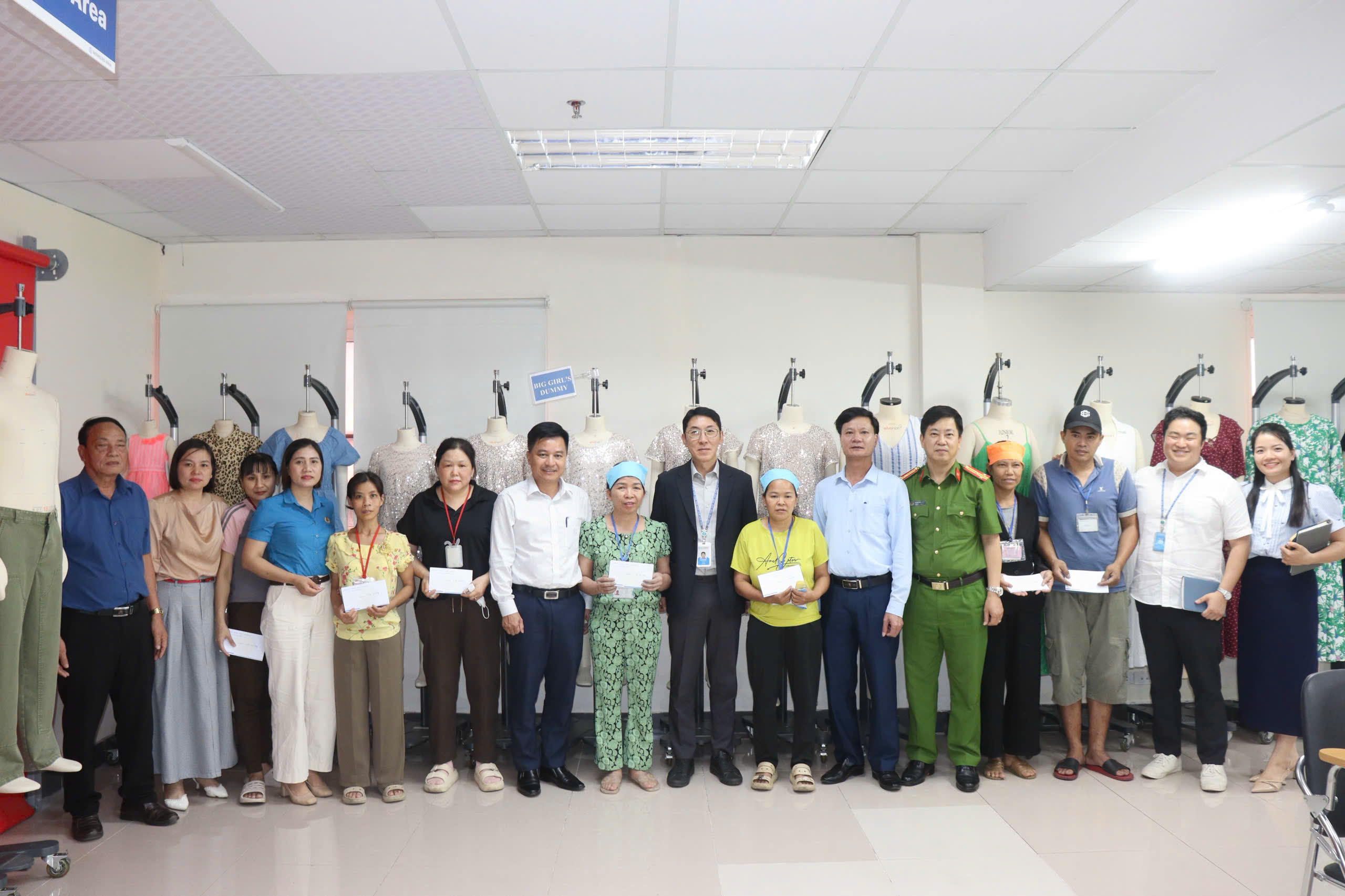 ĐOÀN CÔNG TÁC THƯỜNG TRỰC ĐẢNG ỦY, CƠ QUAN CHÍNH QUYỀN XÃ NGA SƠN THĂM, LÀM VIỆC TẠI CÔNG TY TNHH WINNERS VINA
