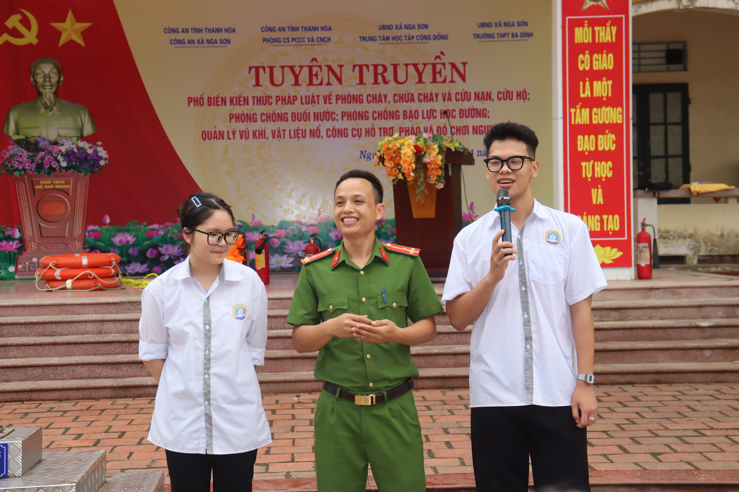 Anh-tin-bai