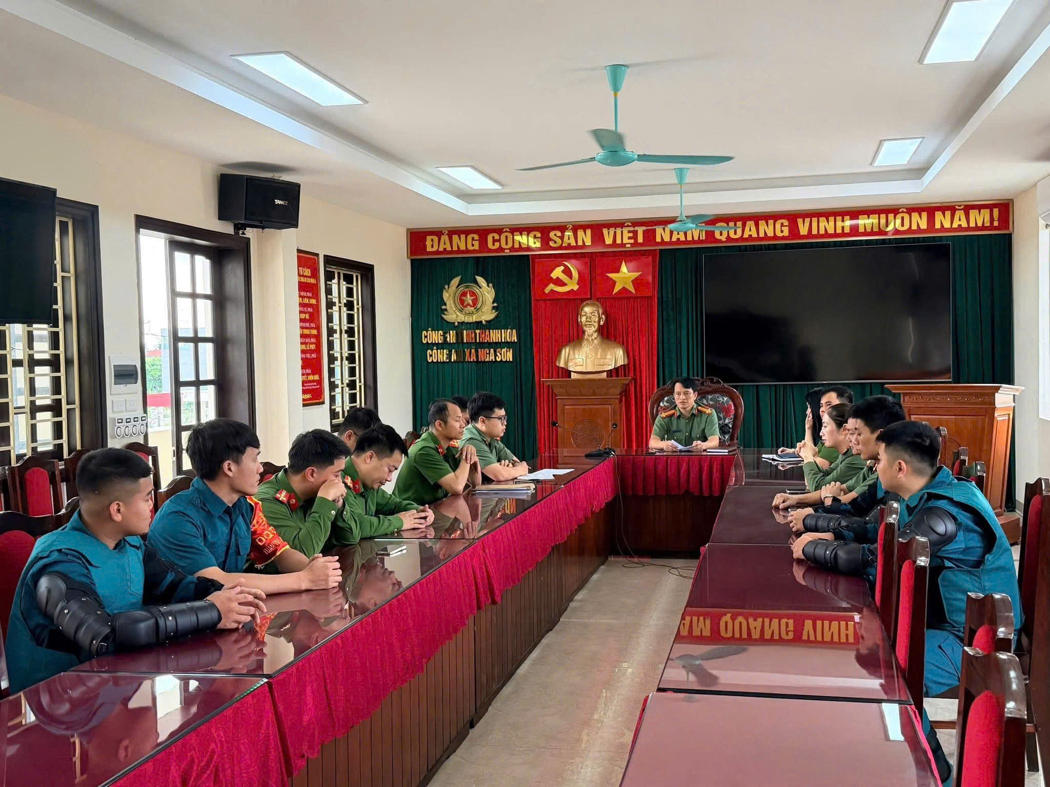 Anh-tin-bai