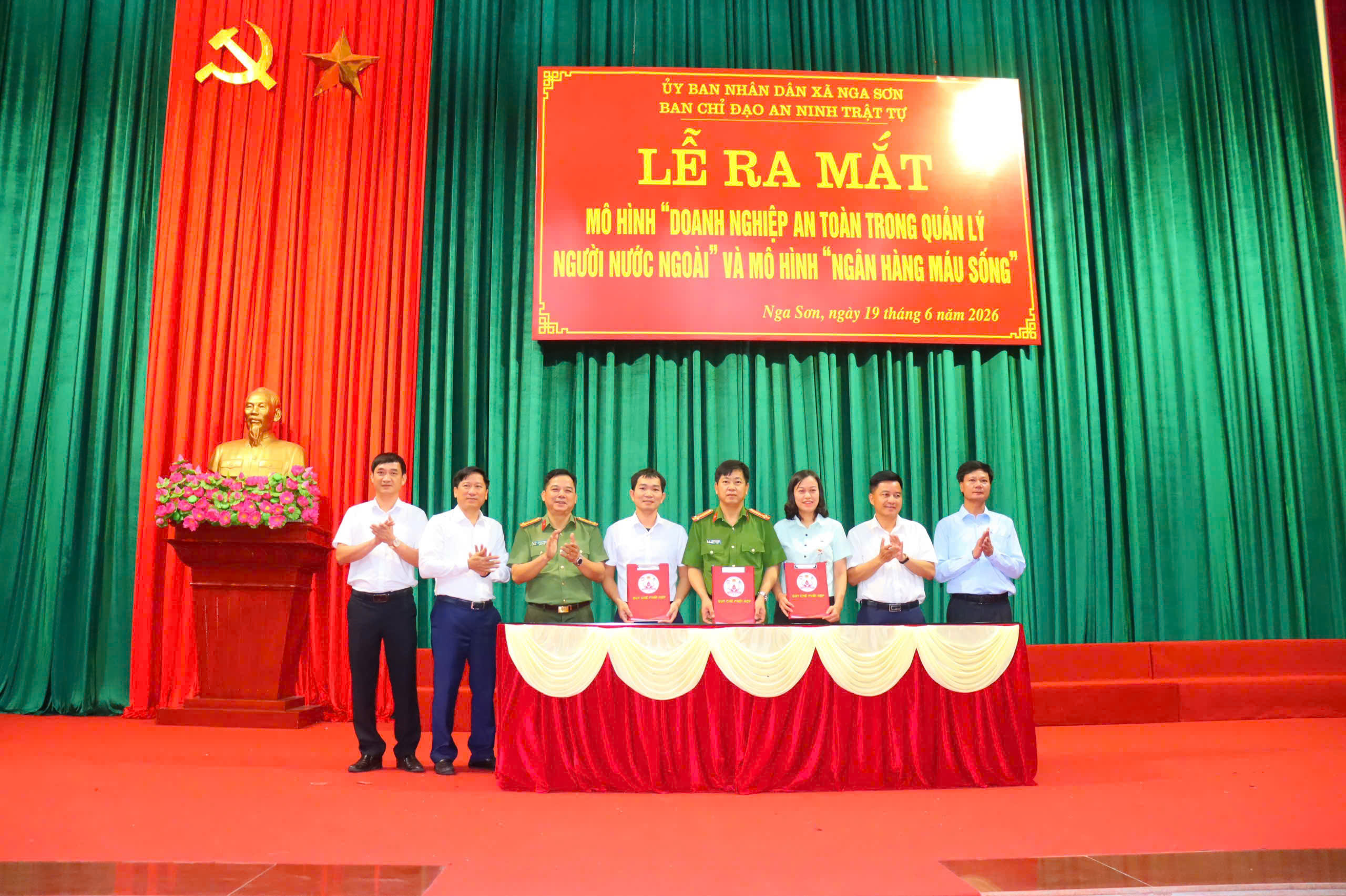 XÃ NGA SƠN RA MẮT MÔ HÌNH “DOANH NGHIỆP AN TOÀN TRONG QUẢN LÝ NGƯỜI NƯỚC NGOÀI” VÀ MÔ HÌNH “NGÂN HÀNG MÁU SỐNG”