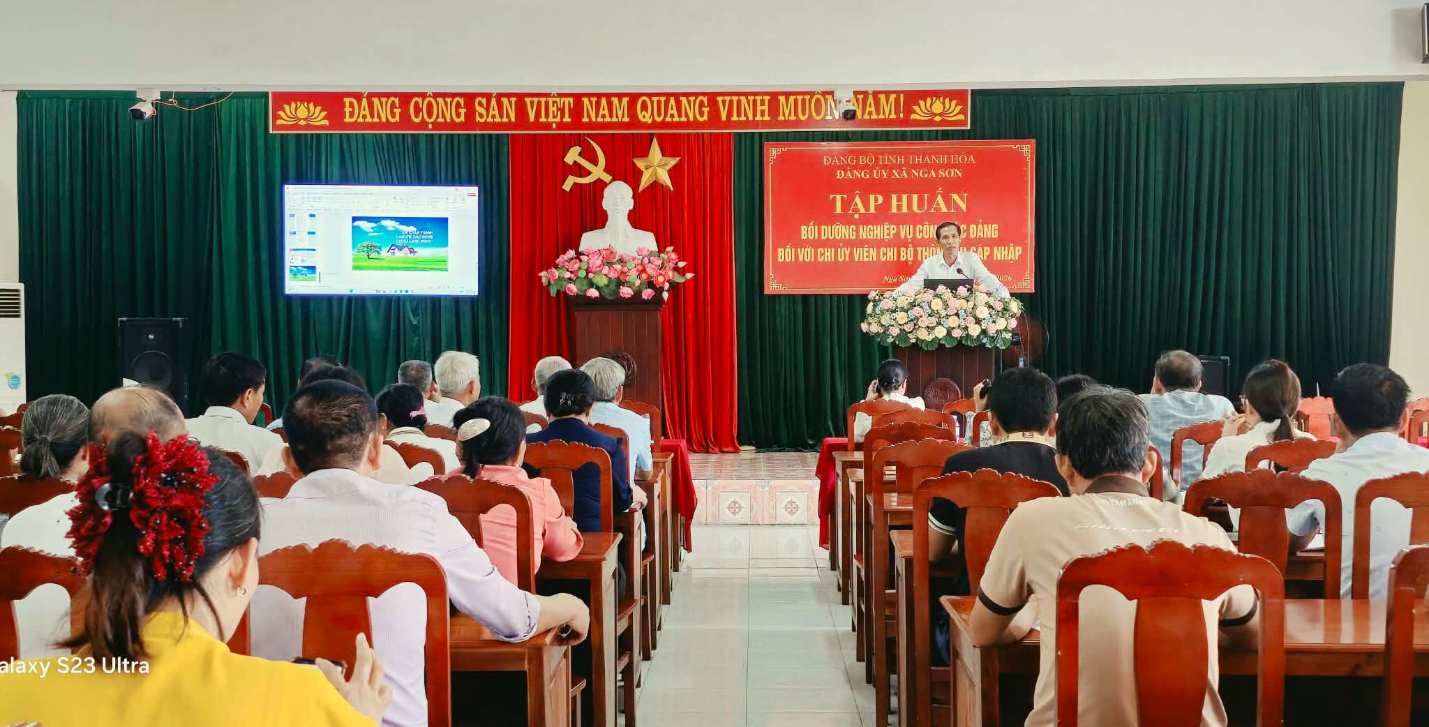 XÃ NGA SƠN TỔ CHỨC TẬP HUẤN, BỒI DƯỠNG NGHIỆP VỤ CÔNG TÁC ĐẢNG ĐỐI VỚI CHI ỦY VIÊN CHI BỘ THÔN SAU SÁP NHẬP