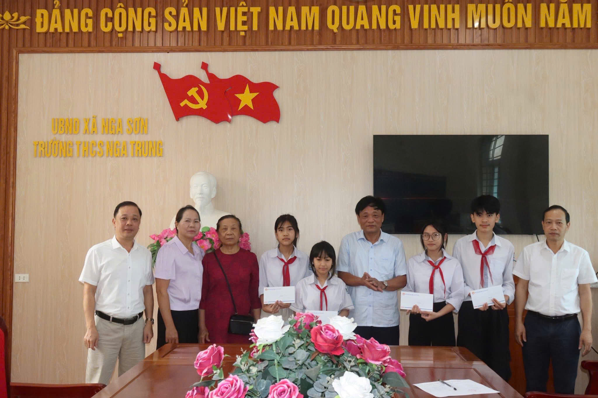Anh-tin-bai