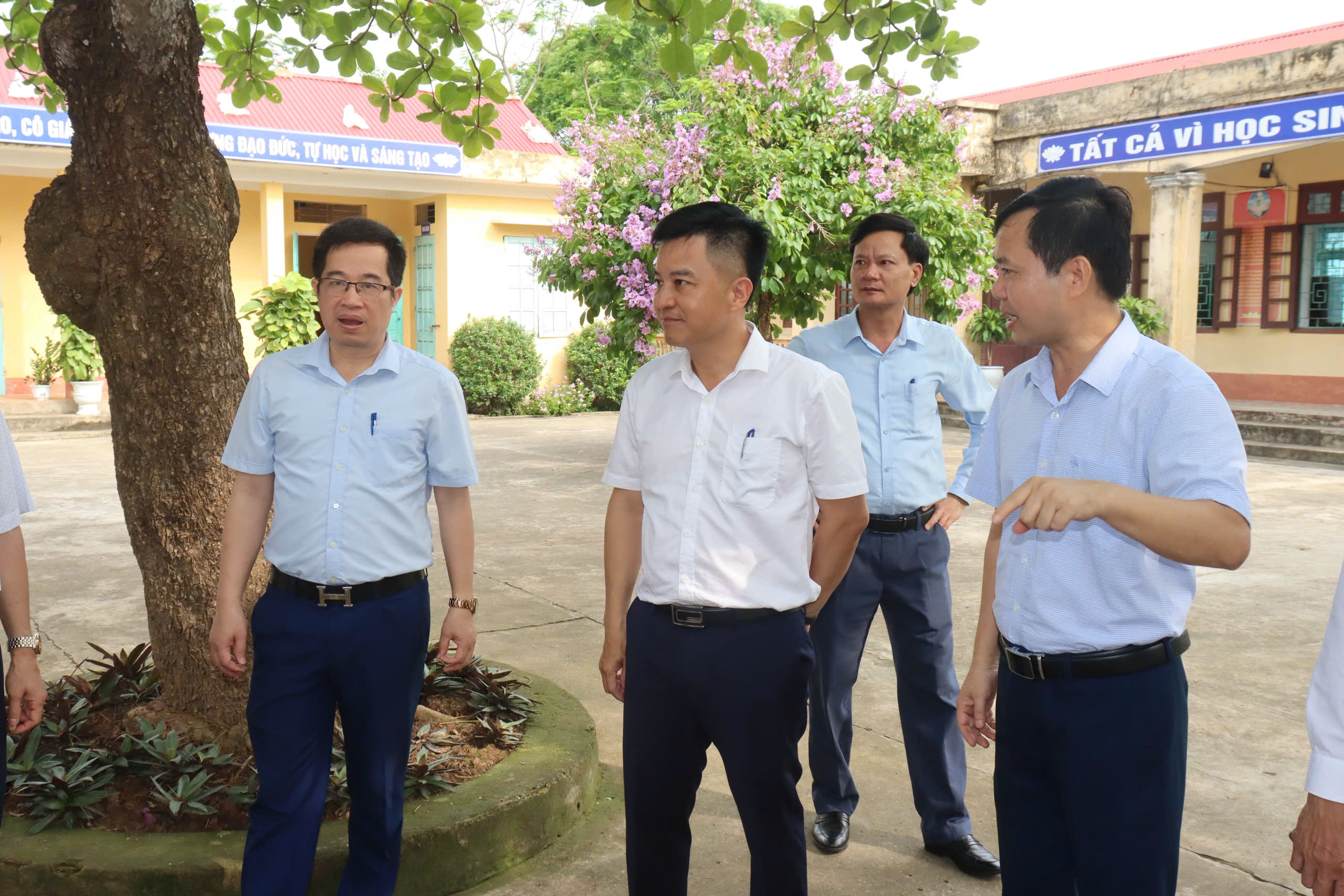 Anh-tin-bai