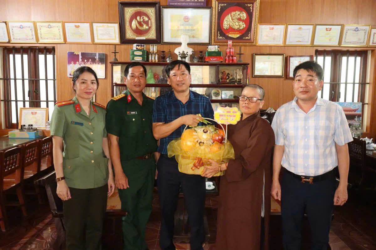 ĐOÀN XÃ NGA SƠN THĂM, ĐỘNG VIÊN, CHÚC MỪNG CHÙA KIM QUY NHÂN ĐẠI LỄ PHẬT ĐẢN 2026