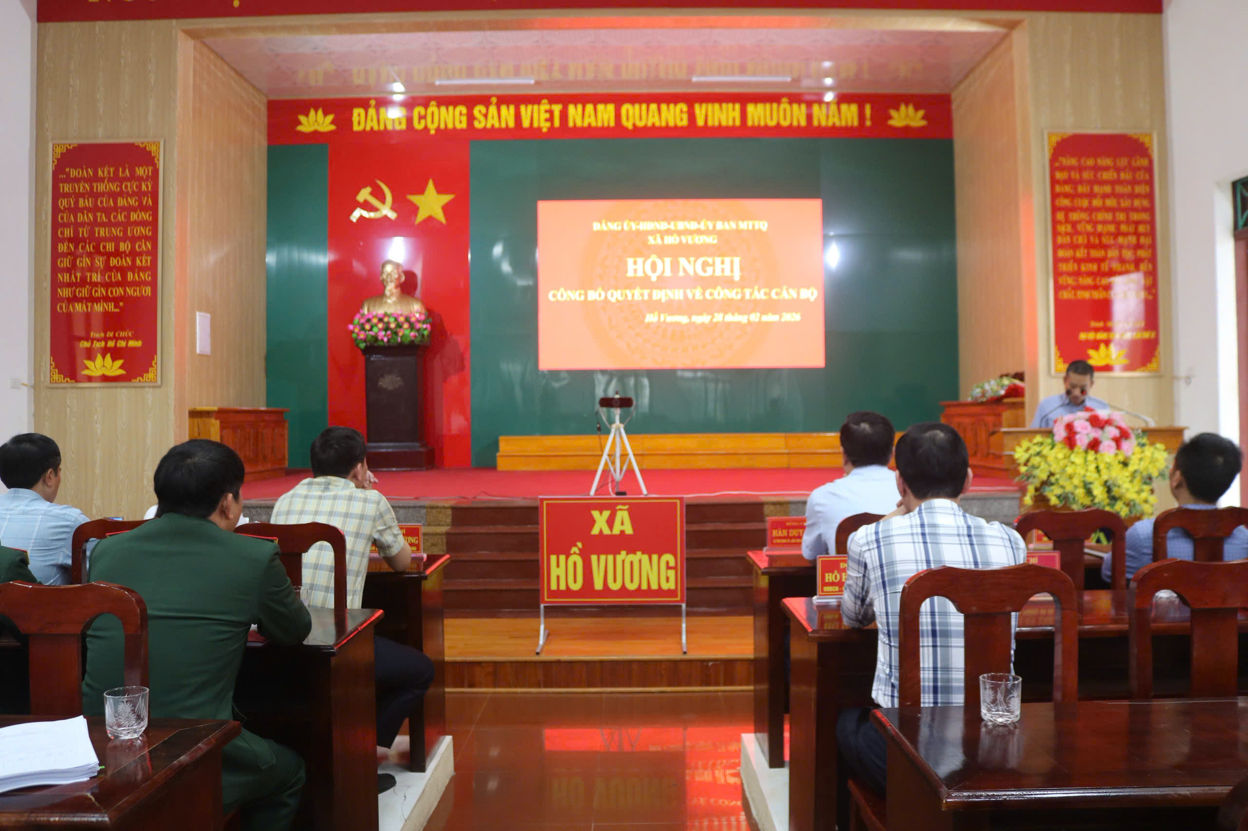 XÃ HỒ VƯƠNG TỔ CHỨC HỘI NGHỊ CÔNG BỐ QUYẾT ĐỊNH VỀ CÔNG TÁC CÁN BỘ