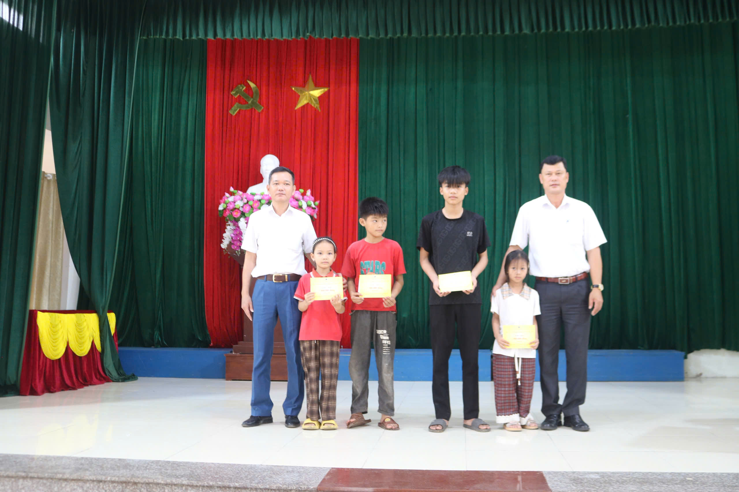 Anh-tin-bai
