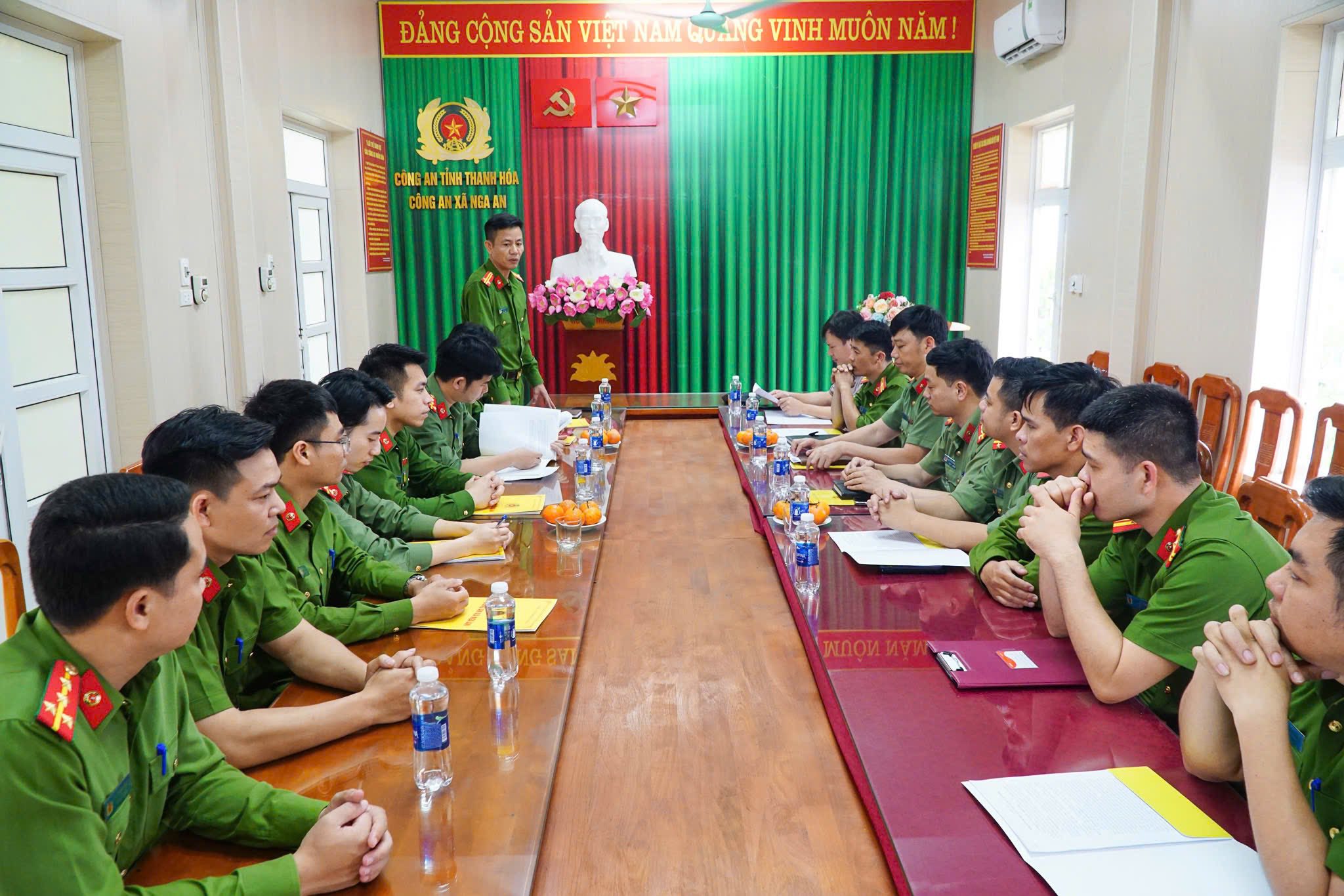 Anh-tin-bai