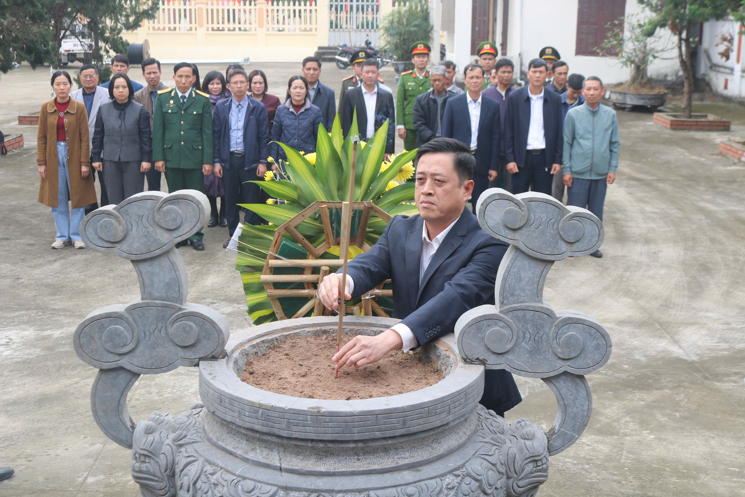 Anh-tin-bai