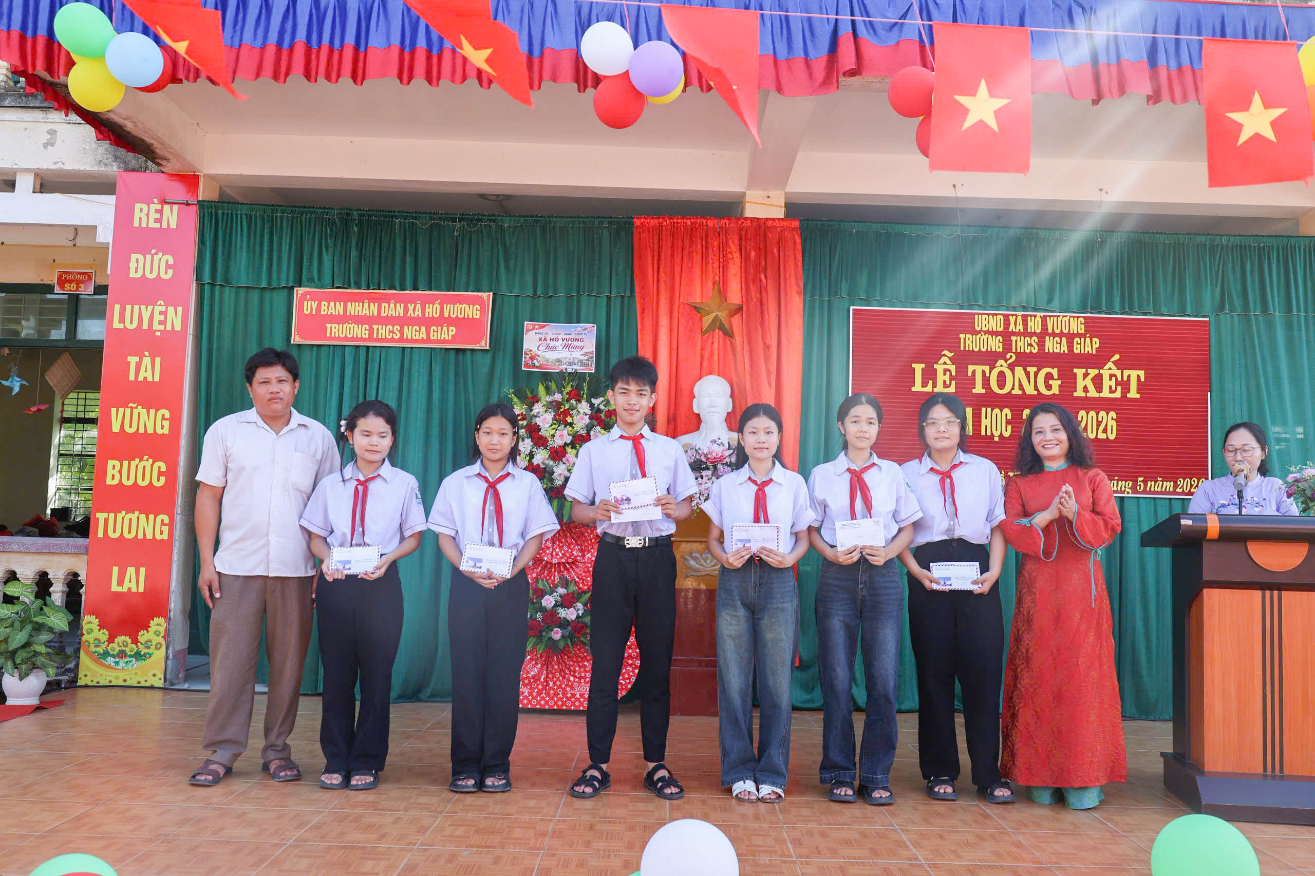 Anh-tin-bai