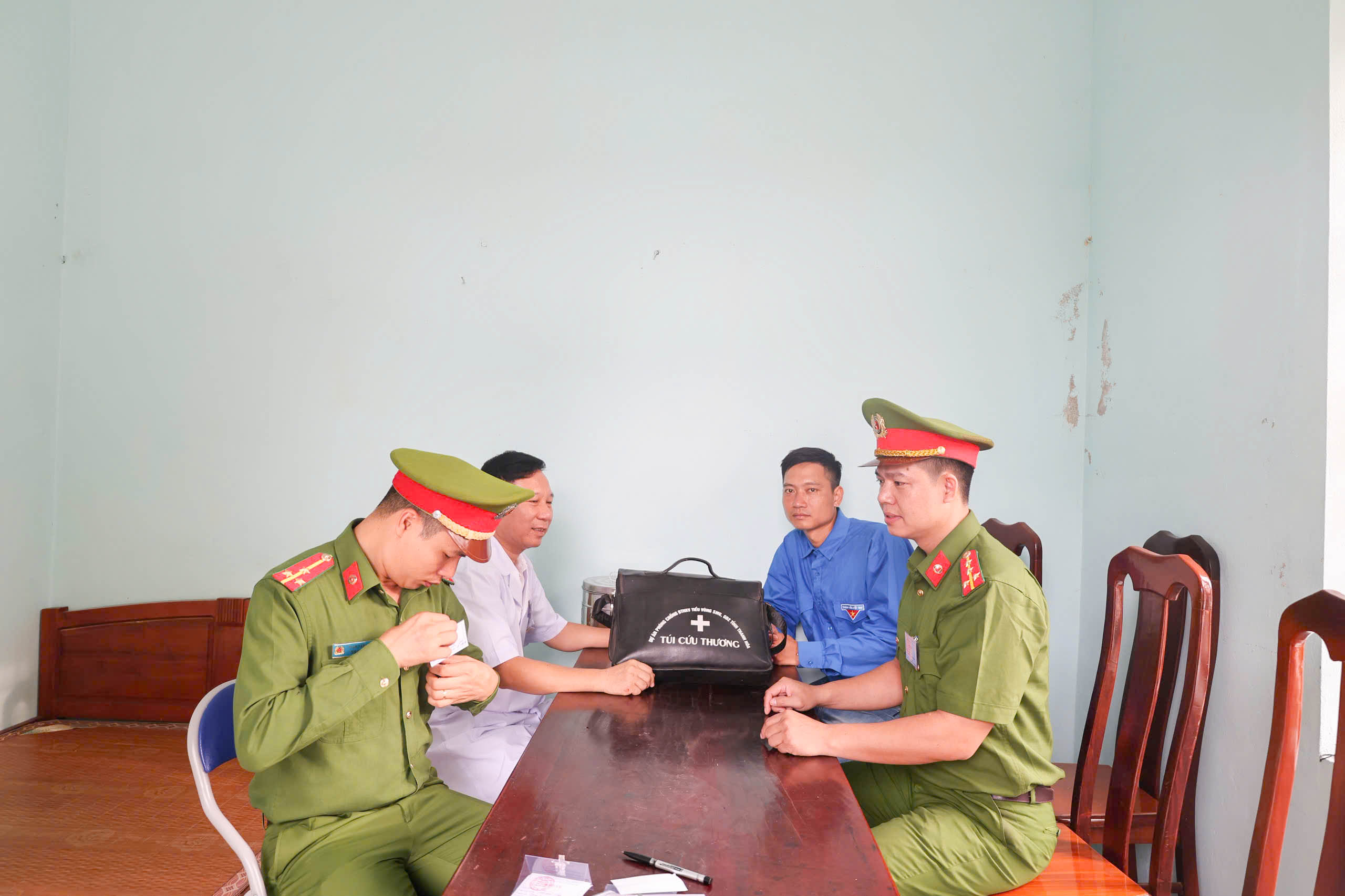Anh-tin-bai