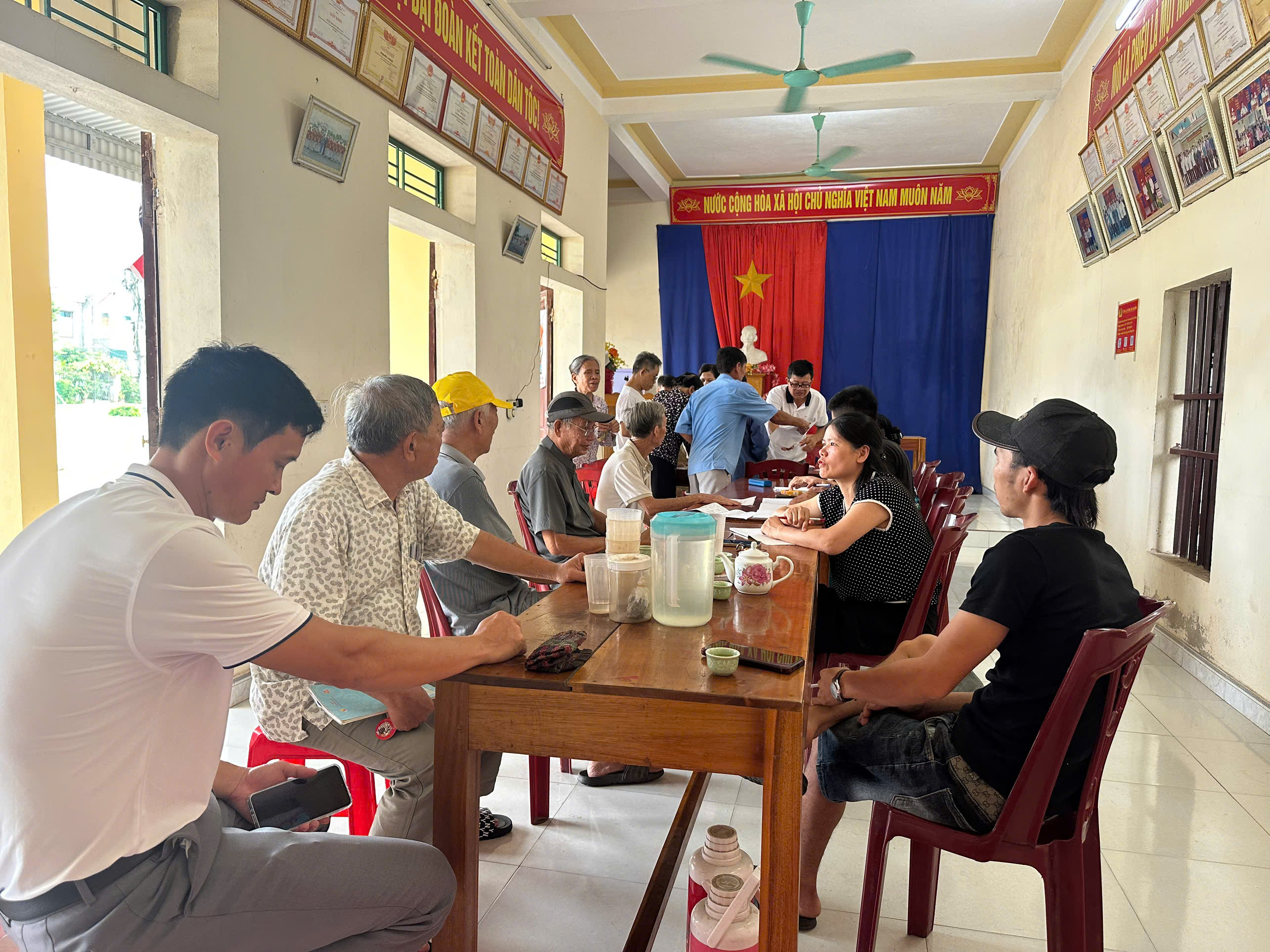 XÃ HỒ VƯƠNG ĐỒNG LOẠT TRIỂN KHAI THU CÁC KHOẢN THU VỤ 5 NĂM 2026, TÍCH HỢP LẤY Ý KIẾN NHÂN DÂN VỀ SẮP XẾP THÔN VÀ RÀ SOÁT DỮ LIỆU ĐẤT ĐAI