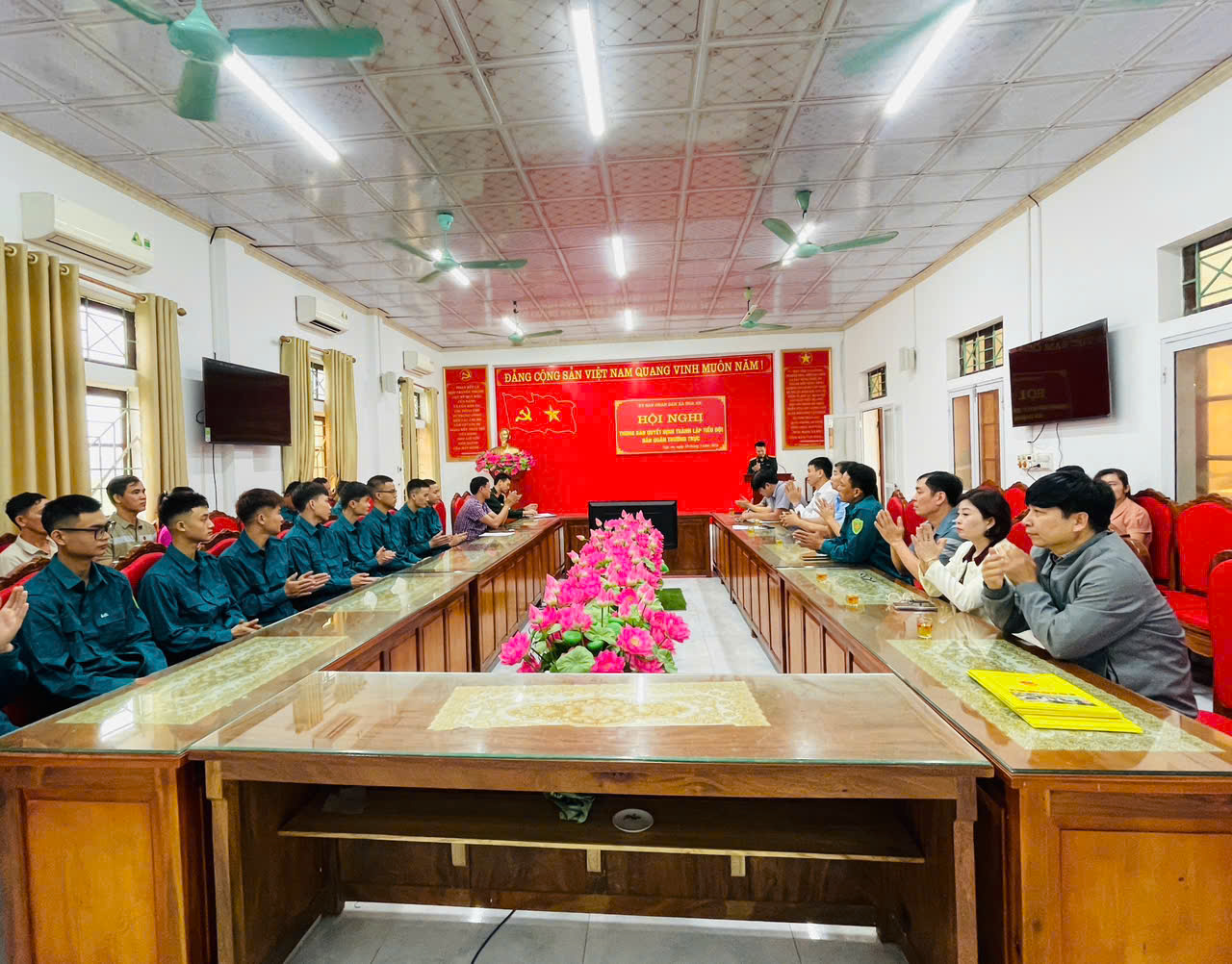 Description: C:\Users\AD\Pictures\QUÂN SỰ\z7639085484187_9a86a4125e16b6ddc566c020b6a9a032.jpg