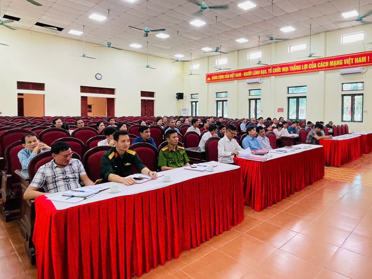 Description: C:\Users\AD\Pictures\ĐẢNG ỦY  XÃ\z7650816664440_6473d86d5f0d7c4b1b7c5aef8a00059e.jpg