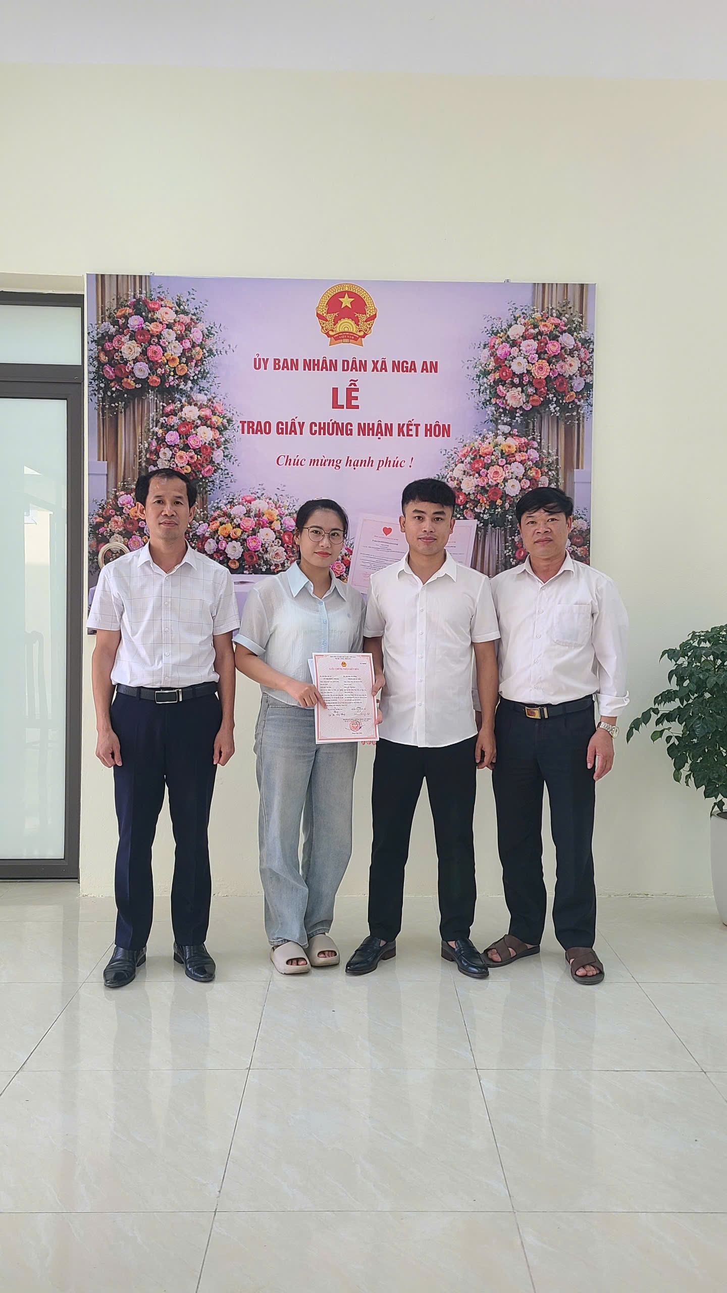 Description: Anh-tin-bai