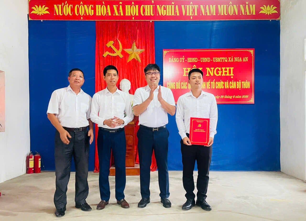 Description: C:\Users\Admin\Pictures\CÔNG BỐ QĐ NHÂN SỰ THÔN MỚI\733271415_122186385788939137_6556901950486506038_n.jpg