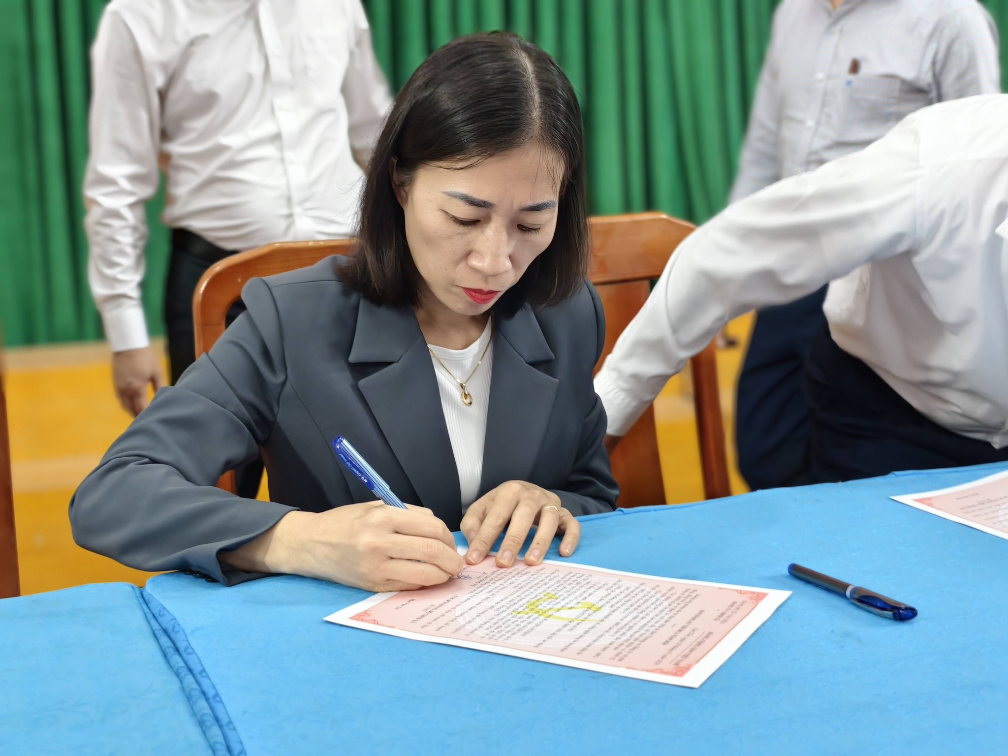 Anh-tin-bai