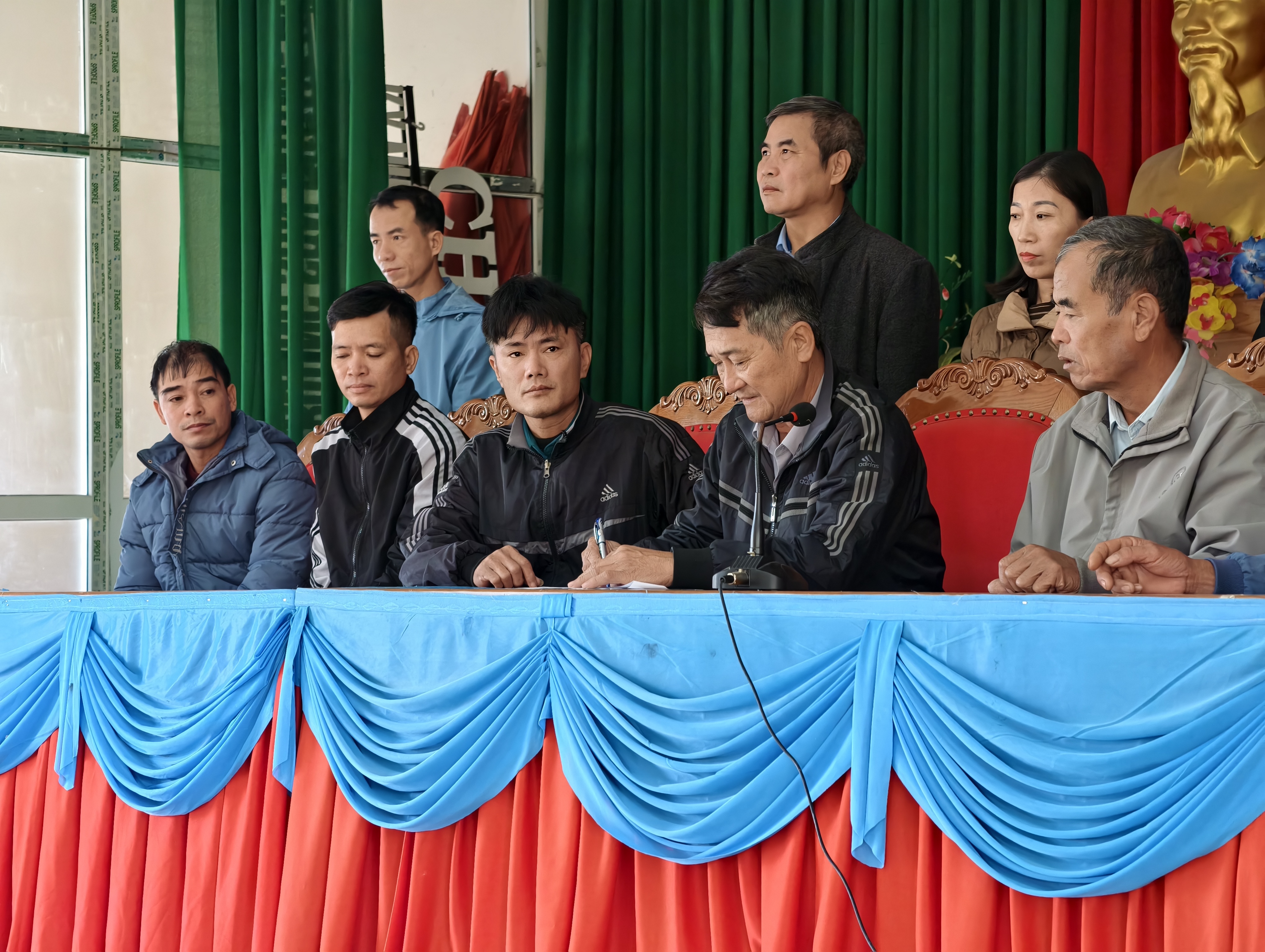 Anh-tin-bai