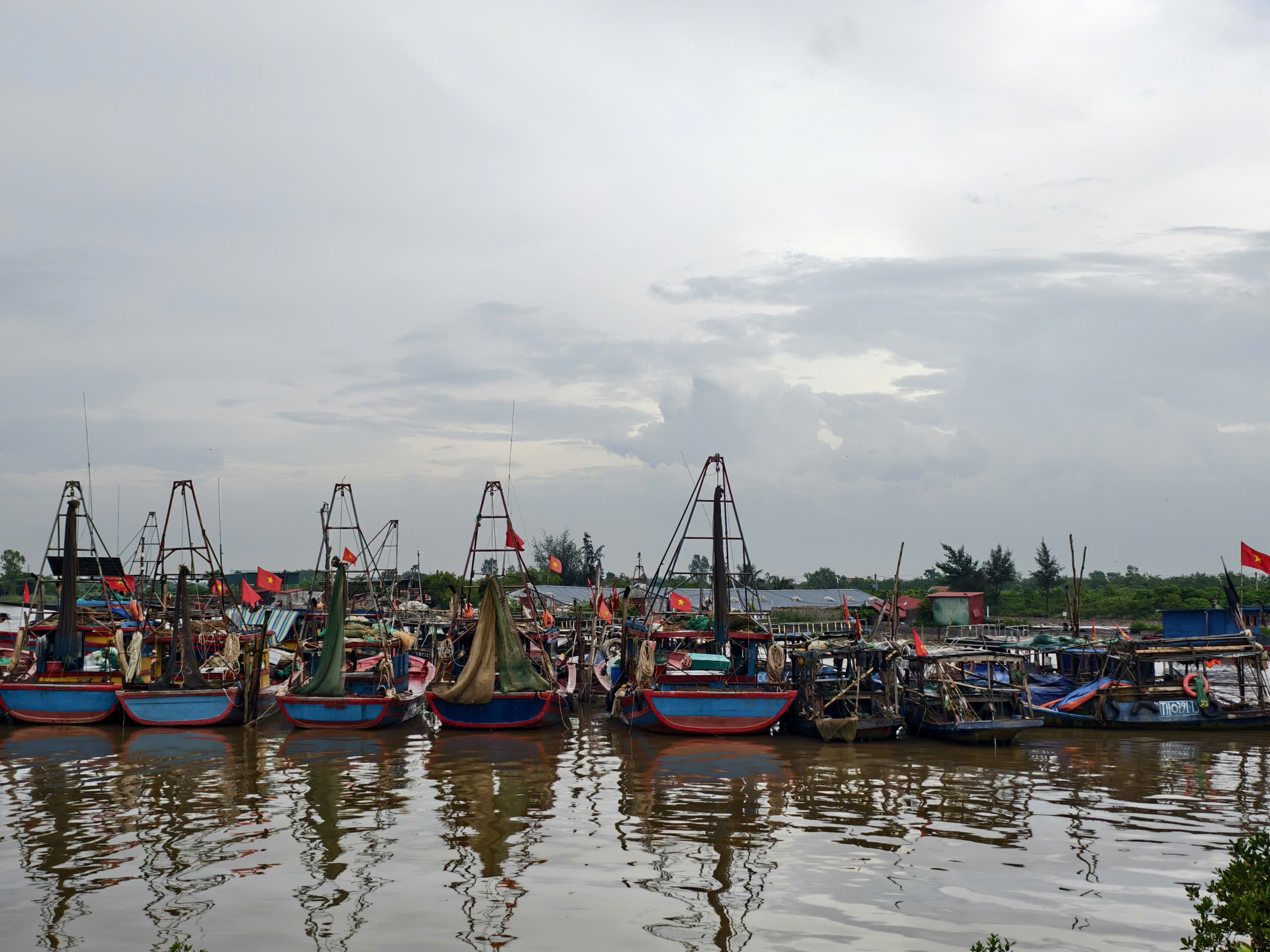 Công điện khẩn của Chủ tịch UBND tỉnh Thanh Hóa về ứng phó với bão số 5