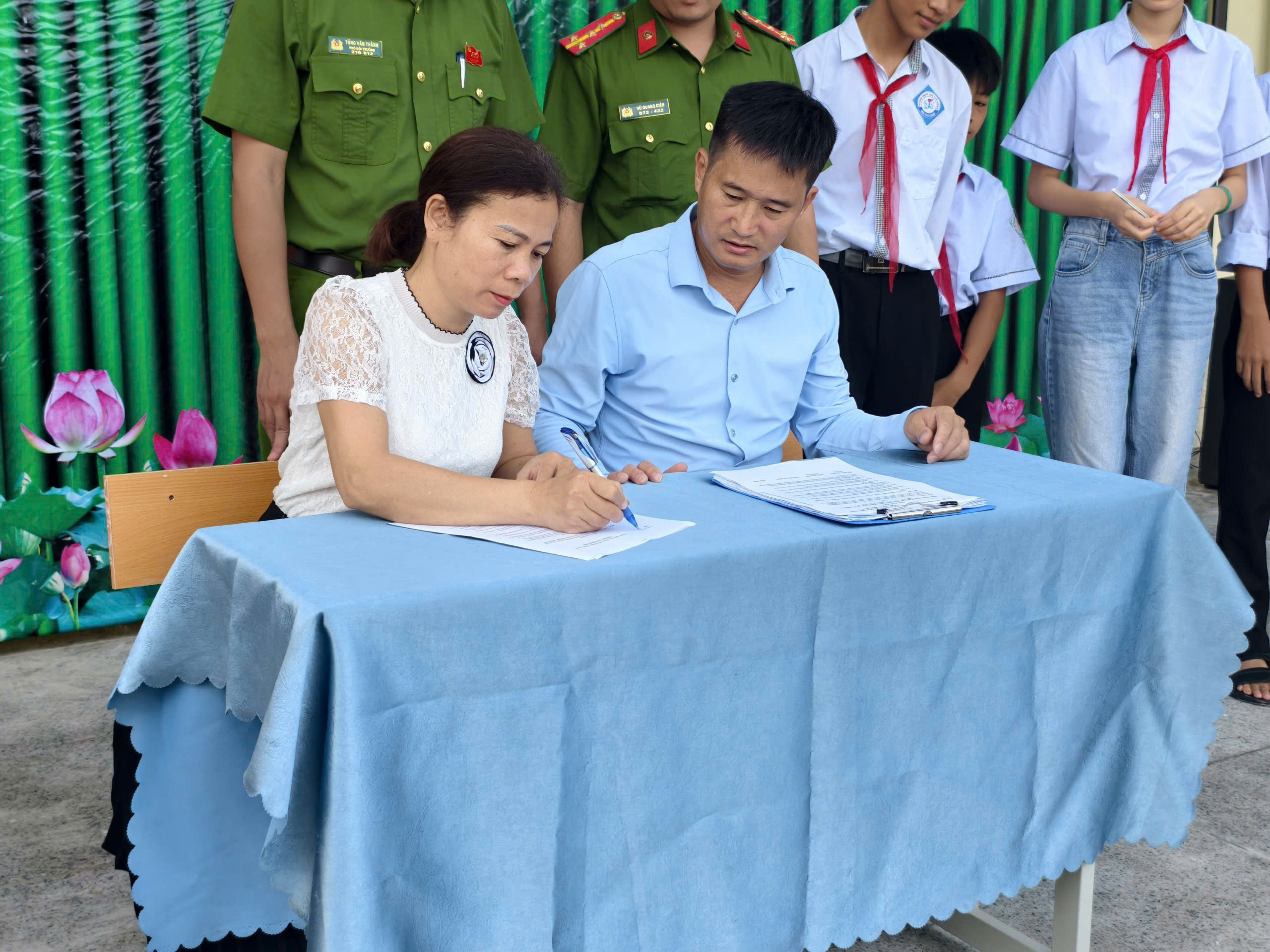 Anh-tin-bai