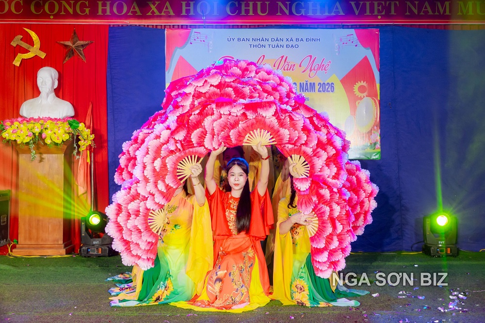 Giao lưu văn nghệ chào mừng Hội làng văn hóa thôn Tuân Đạo