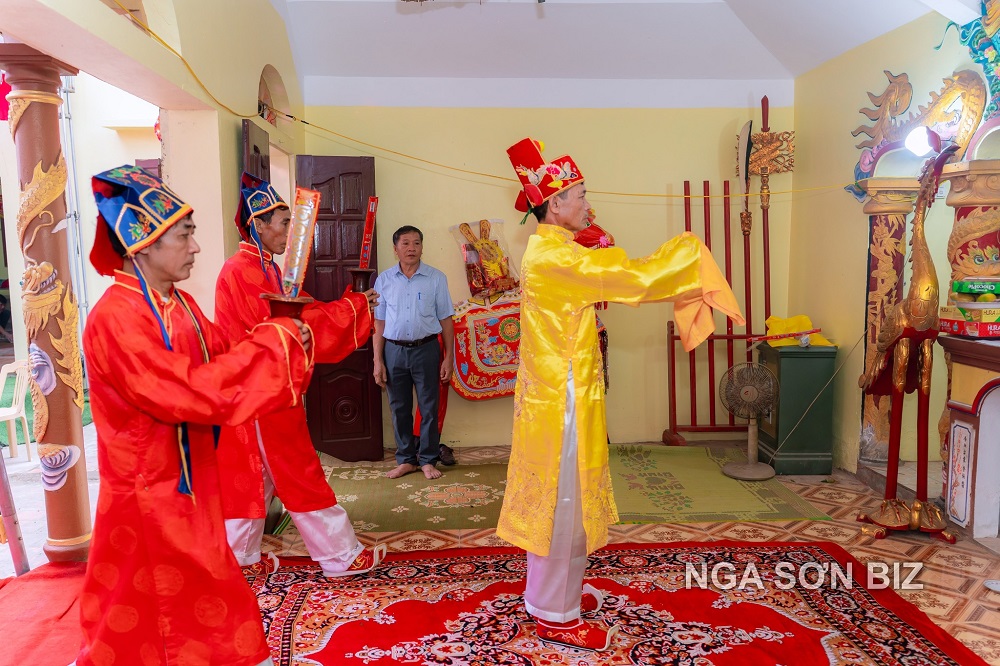 Trang nghiêm lễ dâng hương, tế lễ tại Đền Đông thôn Mật Kỳ
