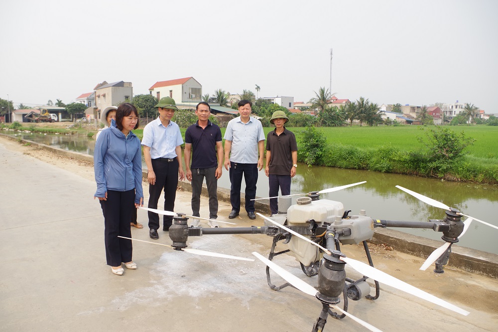 Xã Ba Đình đẩy mạnh ứng dụng máy bay không người lái trong phun thuốc bảo vệ thực vật vụ Xuân 2026