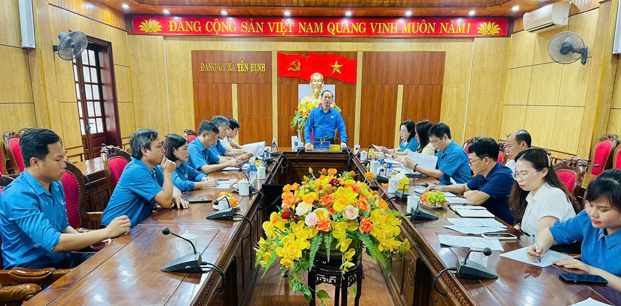 Liên đoàn lao động tỉnh Thanh Hóa làm việc với công đoàn xã Yên Định và công đoàn xã Quý Lộc.