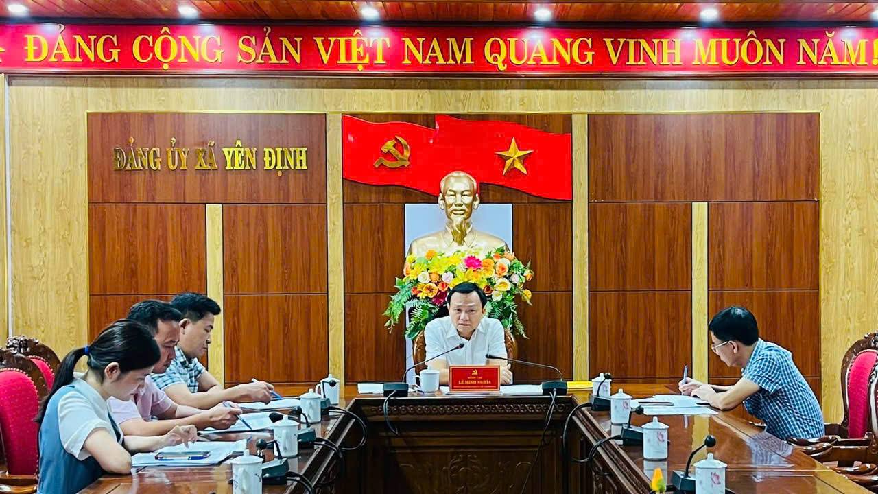 Đồng chí Lê Minh Nghĩa – Bí thư Đảng ủy làm việc với lãnh đạo UBND xã về công tác thu ngân sách và giải ngân vốn đầu tư công quý III năm 2026.  ​