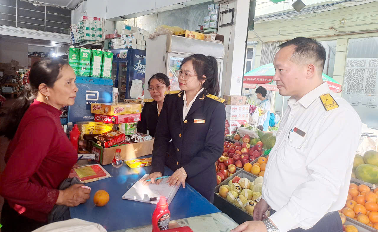 Đơn vị Thuế cơ sở 6 tỉnh Thanh Hóa triển khai kế hoạch “60 ngày cao điểm hỗ trợ hộ kinh doanh chuyển đổi mô hình từ thuế khoán sang kê khai đối với hộ kinh doanh”.