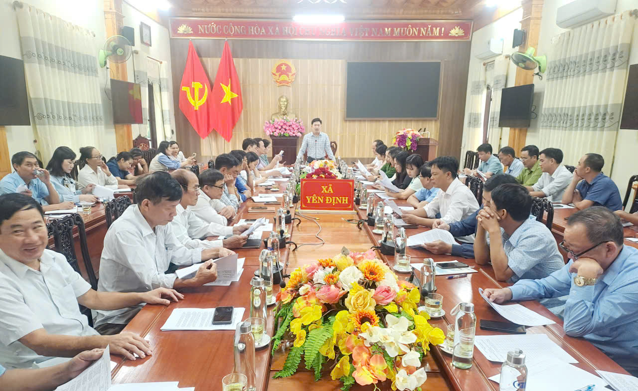 Uỷ ban nhân dân xã tổ chức Hội nghị giao ban triển khai làm sạch dữ liệu đất đai và bàn một số nội dung hỗ trợ khôi phục sản xuất trên địa bàn xã.
